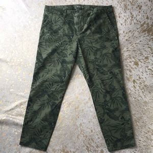Old Navy Green Leaf Camo Pixi Pant Sz 16